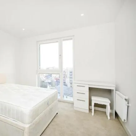 Image 4 - Lakeview, Moorhen Drive, The Hyde, London, NW9 7FF, United Kingdom - Apartment for rent