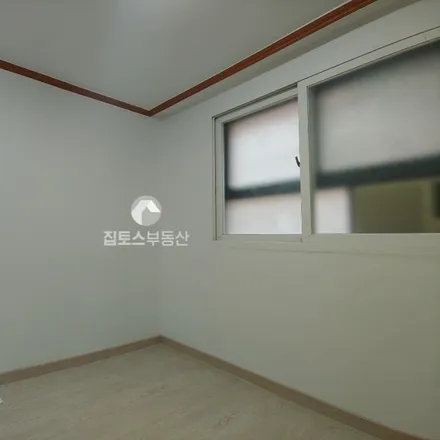 Rent this studio apartment on 서울특별시 관악구 봉천동 1584-22