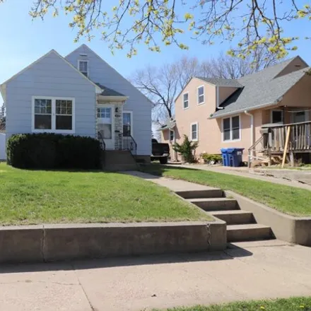 Buy this 2 bed house on 939 North Dakota Avenue in Sioux Falls, SD 57104