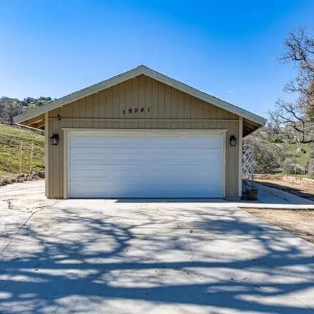 Image 4 - 19079 Longhorn Lane, Stallion Springs, Kern County, CA 93561, USA - House for sale