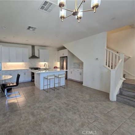 Image 3 - 19527 Cardin Place, Los Angeles, CA 91324, USA - Townhouse for rent