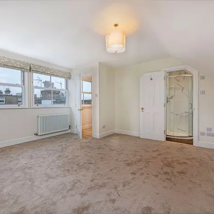 Rent this 4 bed duplex on 42 Bushwood Road in London, TW9 3BZ