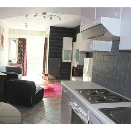 Image 6 - Avenue de Villez 63, 6980 Cielle, Belgium - Apartment for rent