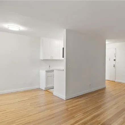 Image 4 - 1288 Midland Avenue, Gunther Park, City of Yonkers, NY 10704, USA - Condo for sale