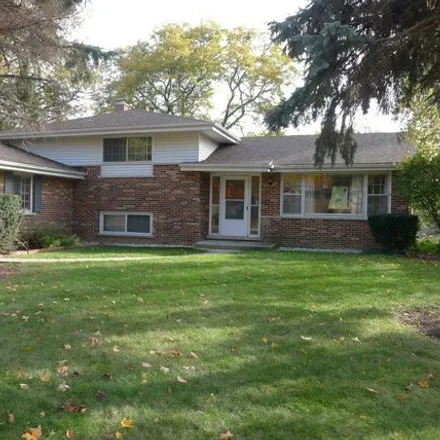 Rent this 3 bed house on 979 Holly Way in Palatine Township, IL 60074