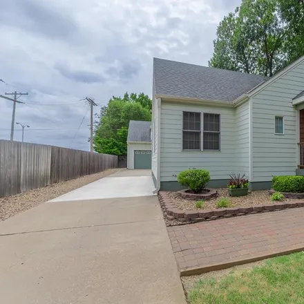 Buy this 5 bed house on 319 West Kirwin Avenue in Salina, KS 67401