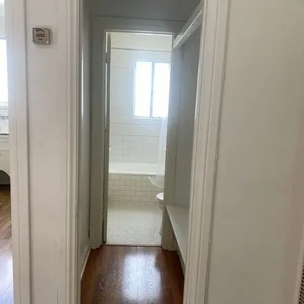 Rent this 1 bed apartment on Occi Optical in Iowa Avenue, Los Angeles