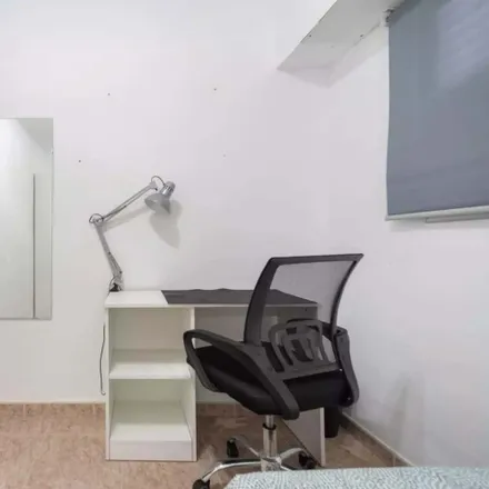 Rent this 6 bed room on Centro Educativo Latina in Carrer d'Herrero / Calle Herrero, 23