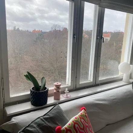 Rent this 4 bed apartment on Vintervägen 41 in 169 54 Solna kommun, Sweden