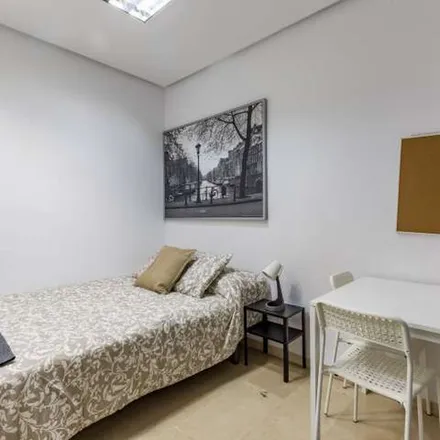 Rent this 7 bed apartment on Monumento a la Paz y a la Concordia in Plaça de la Reina, 46001 Valencia