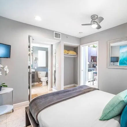 Rent this 2 bed condo on Miami Beach