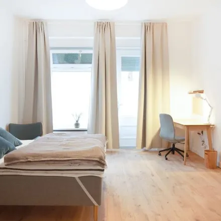 Rent this 3 bed room on Wiclefstraße 66 in 10551 Berlin, Germany