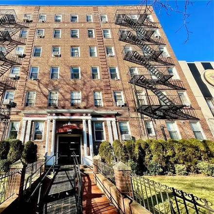 Image 1 - 571 Ocean Parkway, New York, NY 11218, USA - Condo for sale
