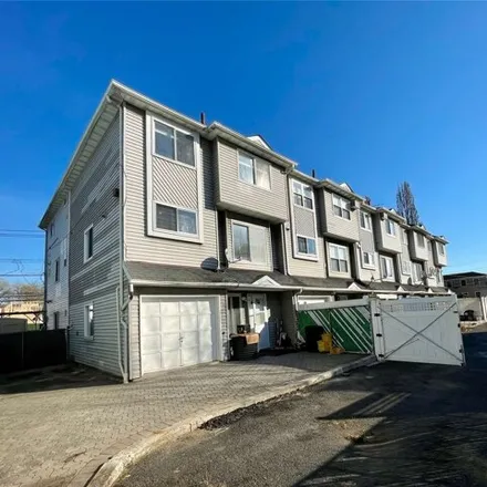 Buy this 3 bed townhouse on 23 Tony Court in New York, NY 10305