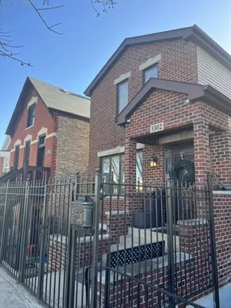 Image 1 - 3302 South Seeley Avenue, Chicago, IL 60608, USA - House for sale