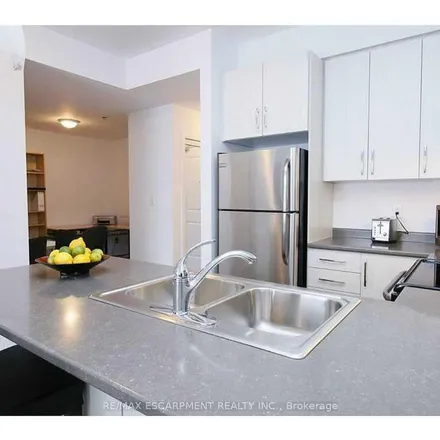Image 2 - 2160 Sutton Drive, Burlington, ON L7L 0B9, Canada - Apartment for rent