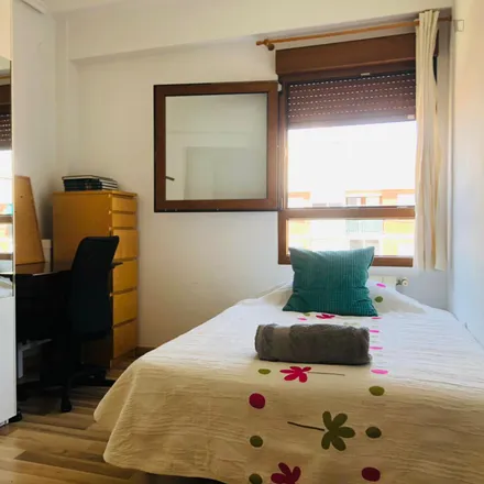 Rent this 3 bed room on Carrer de Sant Vicent de Paül in 16, 46019 Valencia