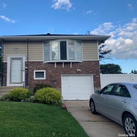 Rent this 3 bed house on 142 Woodward Parkway in South Farmingdale, NY 11735