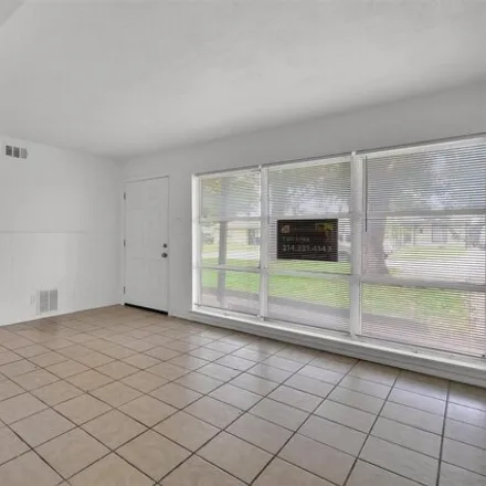 Image 3 - 760 North 4th Street, Garland, TX 75040, USA - House for sale
