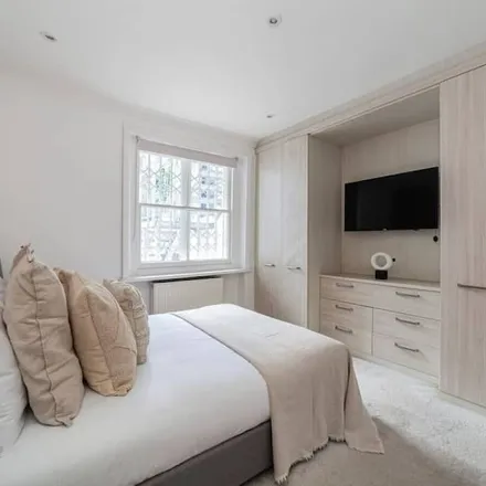 Rent this 3 bed apartment on London in W9 2AX, United Kingdom