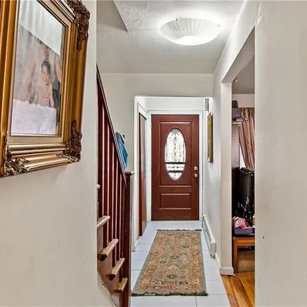 Image 3 - 1245 Crosby Avenue, New York, NY 10461, USA - Townhouse for sale