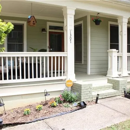 Image 2 - 1311 Walker Avenue, Egan Park, Atlanta, GA 30344, USA - House for rent