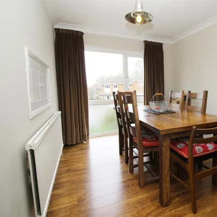 Image 5 - Lingfield Drive, Pound Hill, RH10 7XQ, United Kingdom - House for rent