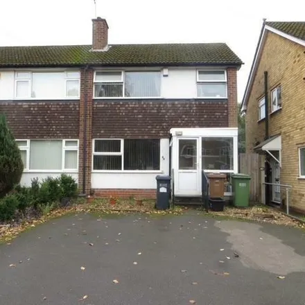 Rent this 3 bed townhouse on Shustoke Road in Elmdon Heath, B91 2QR