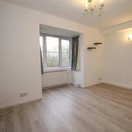 Rent this 1 bed apartment on Foxglove Way in London, SM6 7JR