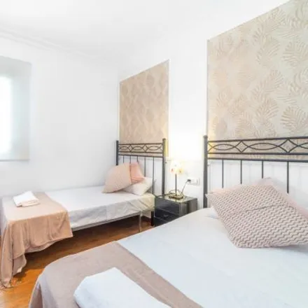 Image 9 - Calle Castellar, 54, 41003 Seville, Spain - Apartment for rent