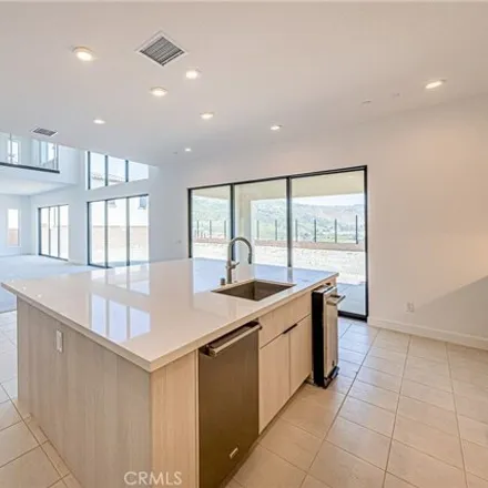 Image 6 - 11944 Galway Lane, Los Angeles, CA 91326, USA - House for sale
