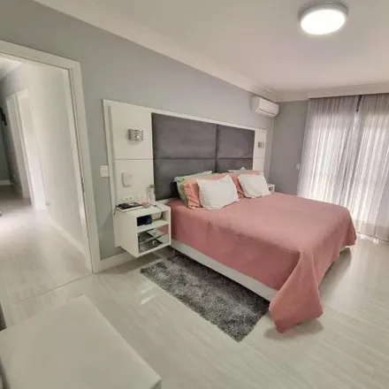 Buy this 3 bed house on Rua Nilo Peçanha 2845 in São Lourenço, Curitiba - PR