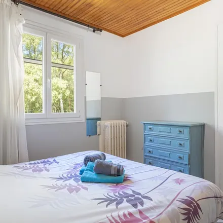 Rent this 1 bed house on Cimetière de Reynes in 66400 Reynès, France