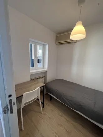 Rent this 4 bed room on Calle de las Camelias in 5, 28903 Getafe