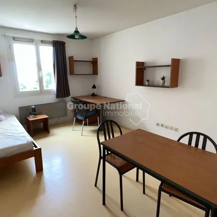 Image 7 - 5 quater Place Championnet, 26000 Valence, France - Apartment for rent