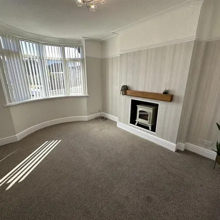 Image 2 - Oakwood Road, Rhyl, LL18 4BB, United Kingdom - Apartment for rent
