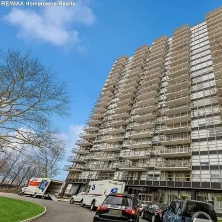 Image 2 - Tower West, Hillside Road, West New York, NJ 07093, USA - Condo for sale