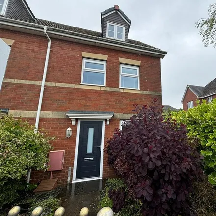 Rent this 3 bed townhouse on Caerphilly Road in Cardiff, CF14 5ES
