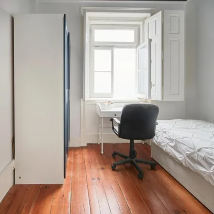 Rent this 6 bed room on Avenida Duque de Ávila 13-19 in 1000-138 Lisbon, Portugal