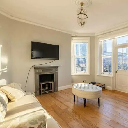 Rent this 3 bed room on Cornwall Mansions in Cremorne Road, Lot's Village