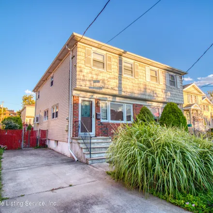 Buy this 3 bed house on 569 Oder Avenue in New York, NY 10304