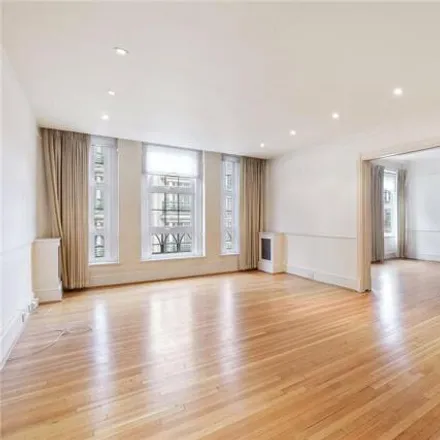 Buy this 5 bed apartment on Berkeley Court in Glentworth Street, London