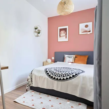 Rent this 1 bed room on 9 Rue Neuve-Dejean in 80000 Amiens, France