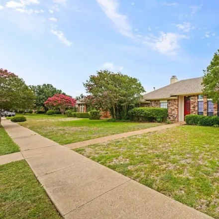 Image 2 - 918 Green Brook Drive, Allen, TX 75003, USA - House for sale