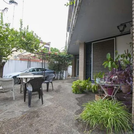 Image 5 - Calle Torcuato Luca de Tena, 41012 Seville, Spain - Apartment for rent
