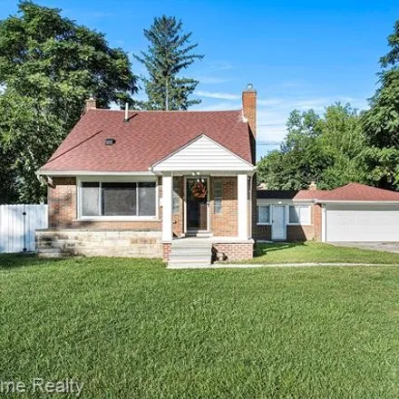 Buy this 3 bed house on 28545 Fairfax Street in Southfield, MI 48076