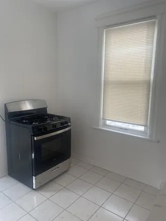 Image 2 - 287 Woodlawn Avenue, Greenville, Jersey City, NJ 07305, USA - House for rent