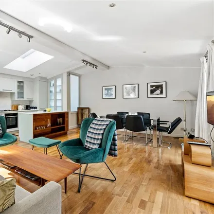Image 2 - 24 Royal Crescent Mews, London, W11 4SY, United Kingdom - House for rent