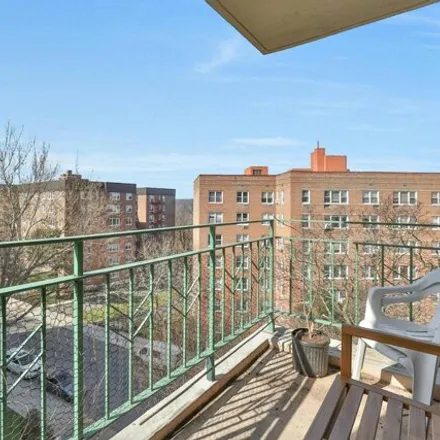 Image 5 - 680 REAR West 239th Street, New York, NY 10463, USA - Apartment for sale