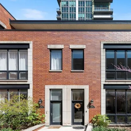 Buy this 2 bed condo on Fulton Court Townhomes in 640-660 West Fulton Market, Chicago
